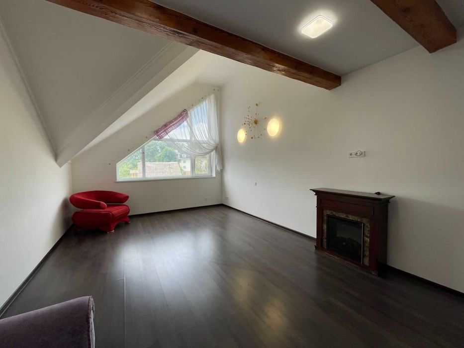 Простора дворівнева двокімнатна квартира в Ворзелі