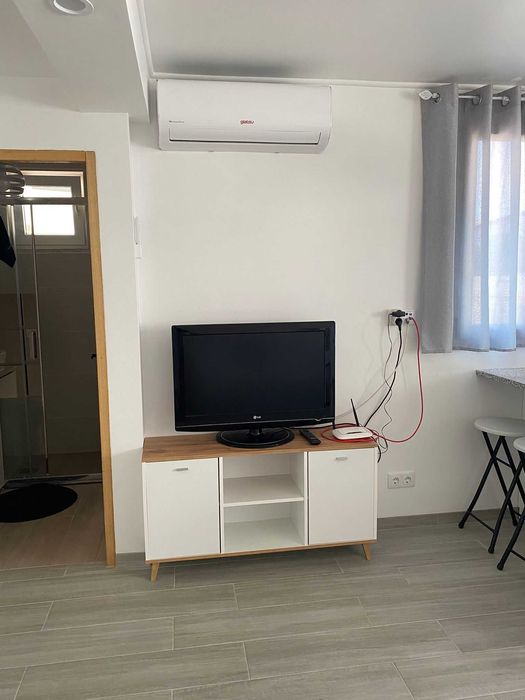 Alugo anexo T1 + 1 para, estudantes ou professores, em Fernão Ferro.