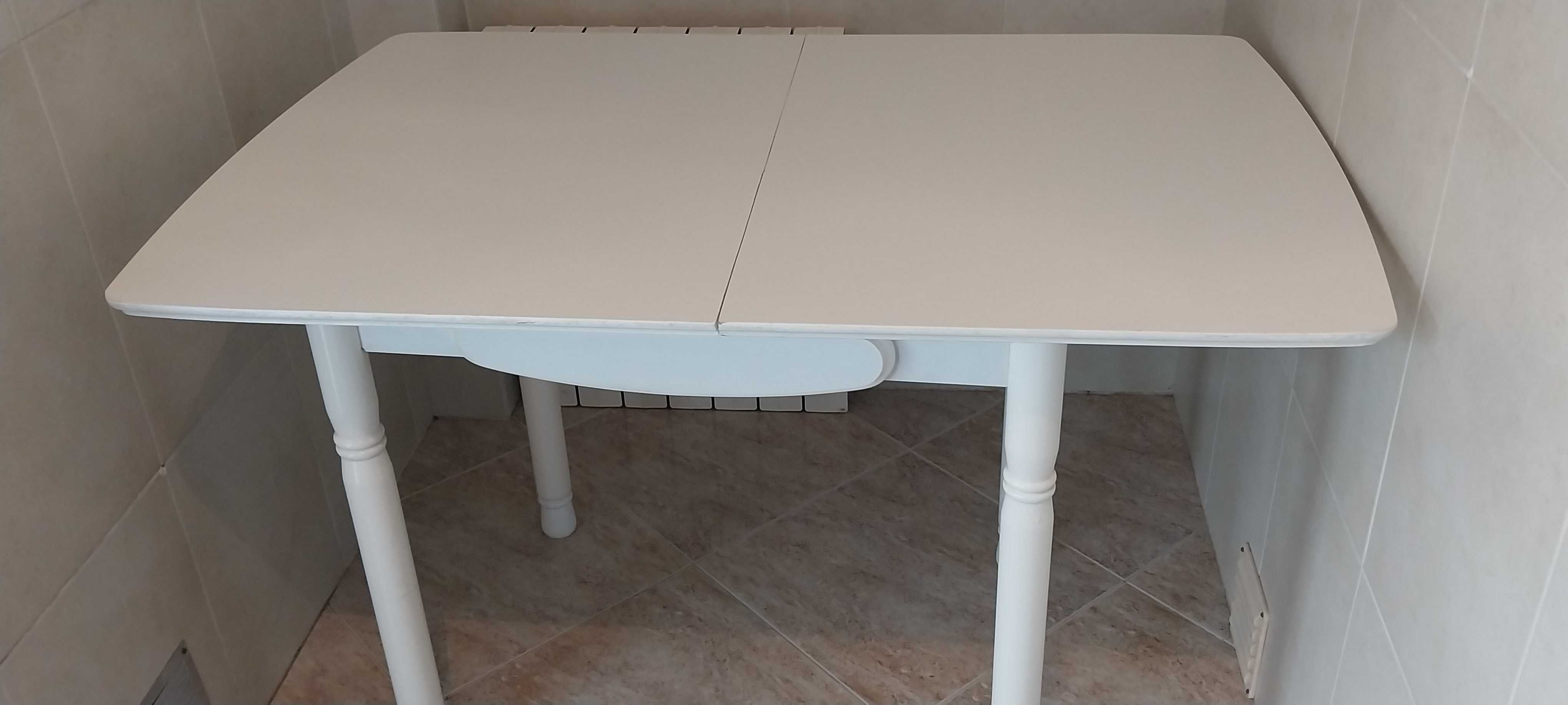 Mesa de cozinha extensível