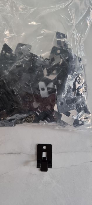 Klipsy montażowe metalowe deska kompozytowa montaż ukryty 70szt.