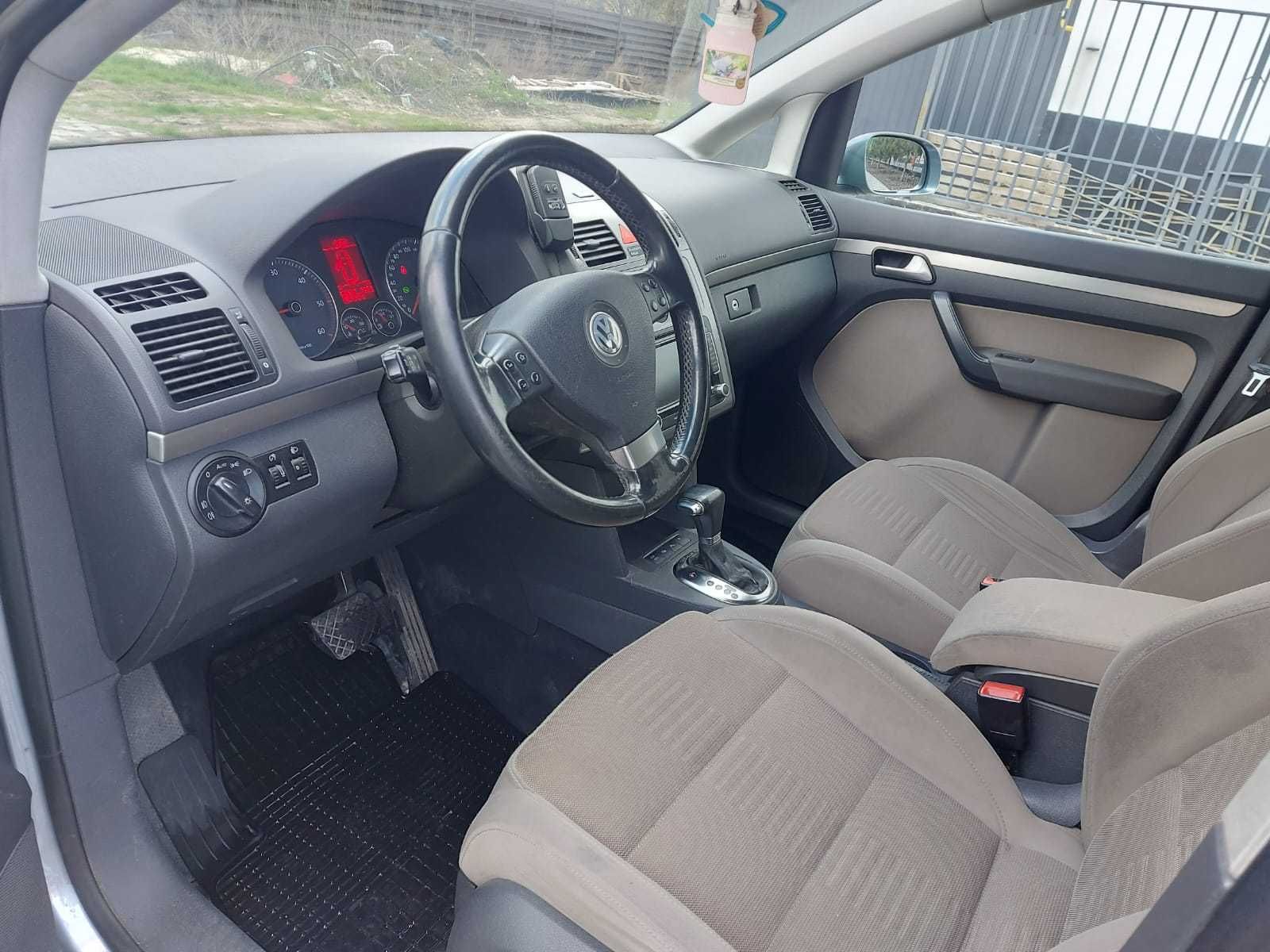Volkswagen Touran 2.0диз 140кс 2008 АКПП
