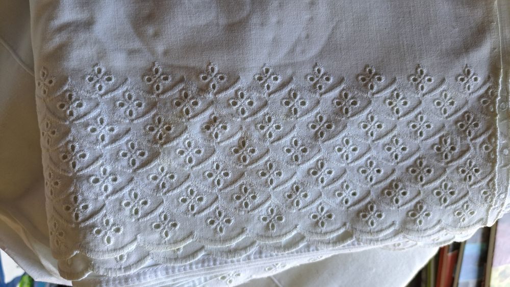 Lençóis algodão brancos renda e bordados