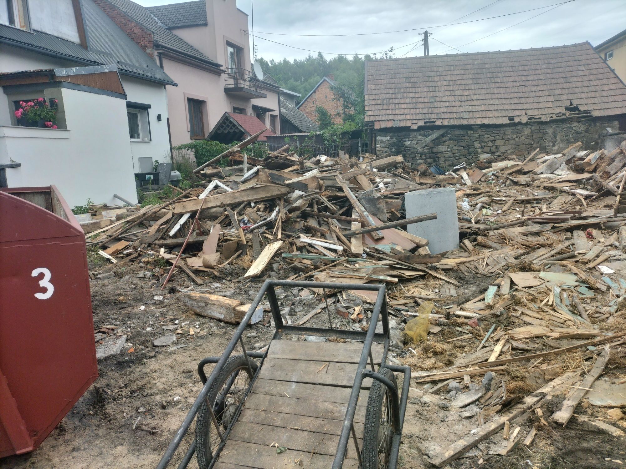 Oddam drzewo z rozbiórki budynku