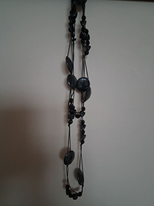 Korale czarno - szare długie