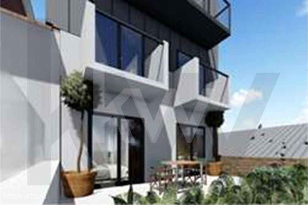 Prédio para reabilitação total com projeto de remodelação aprovado na