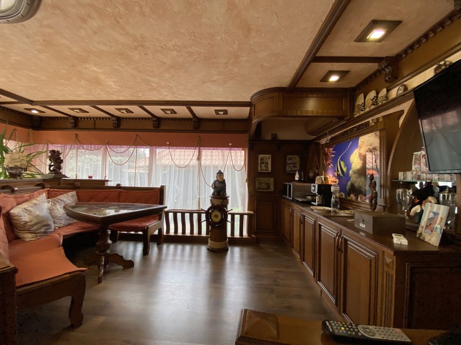 Будинок в районі «Новий двір» 10 соток. Зручна локація.