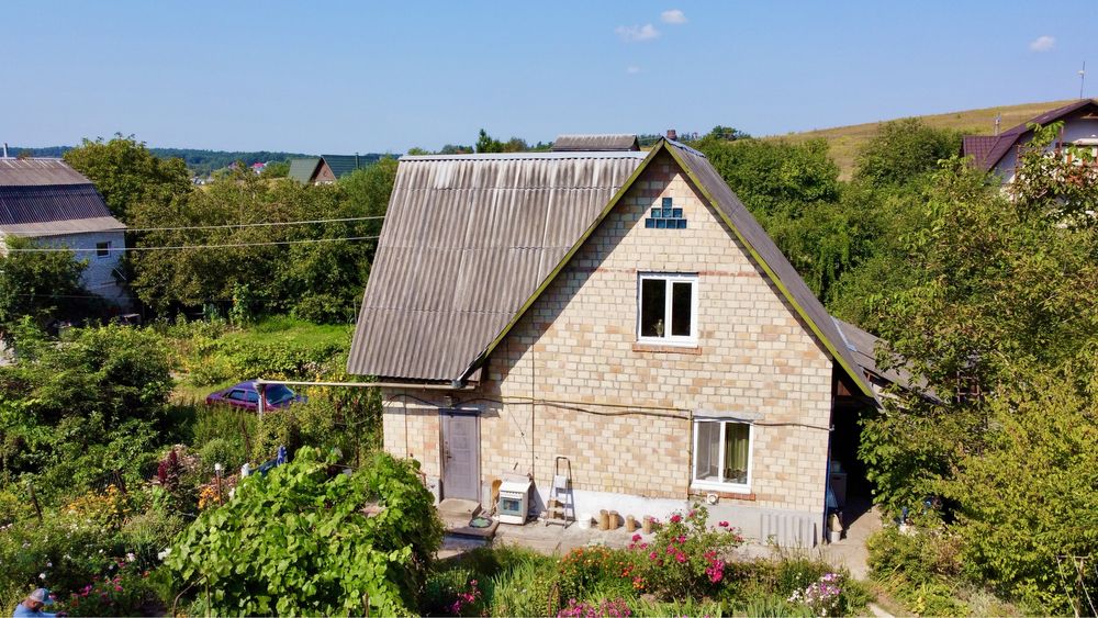 Продаж будинку біля озера . На великій ділянці. Горбовичі