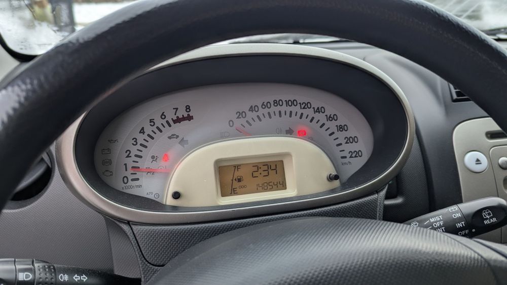 Daihatsu sirion 1.0 70km 9 lat w jednych rękach