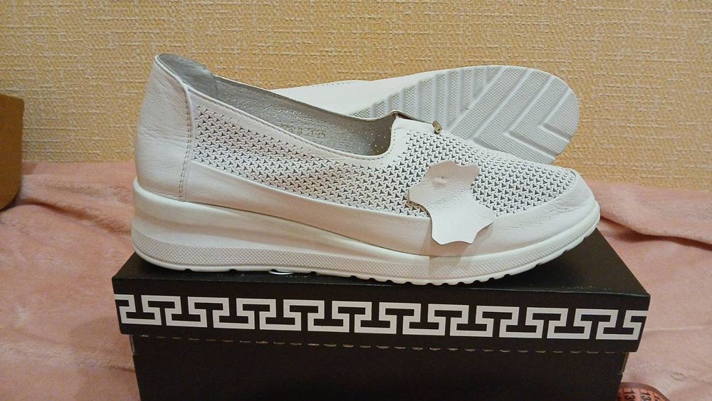 Туфельки перфорація натуральна шкіра на 42 розмір