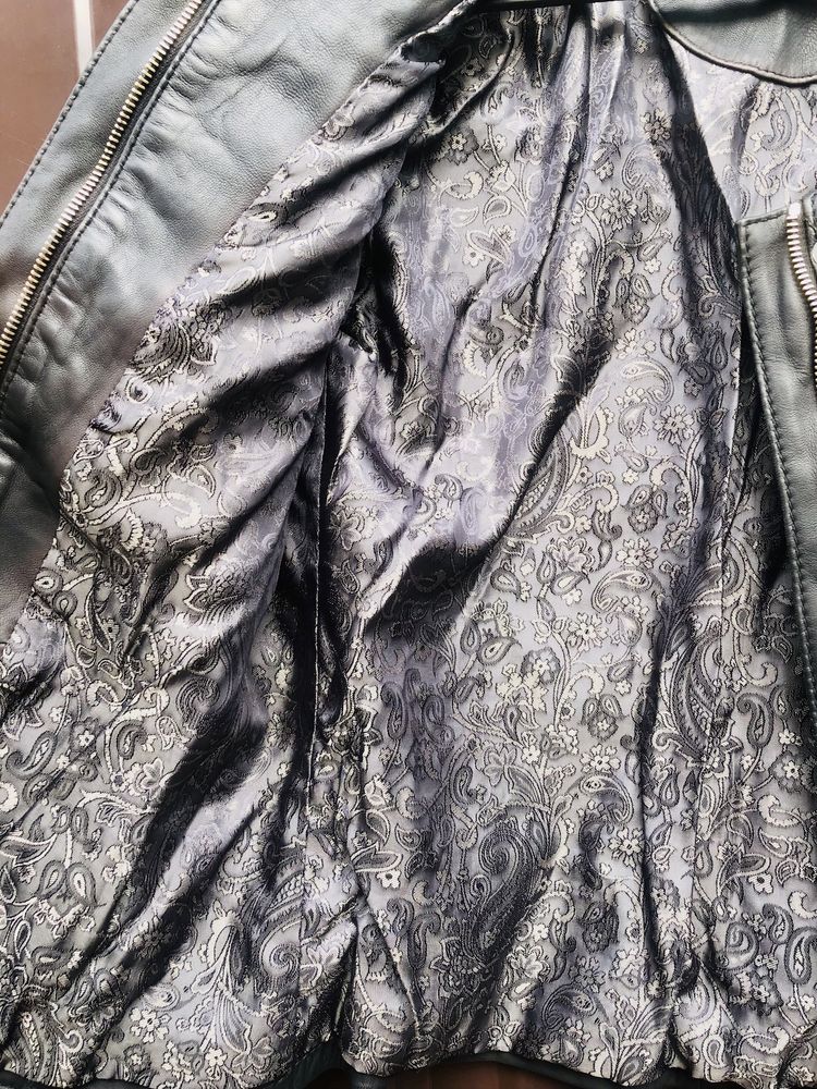 Фірмова шкіряна куртка кожанка guess розмір S 42-44