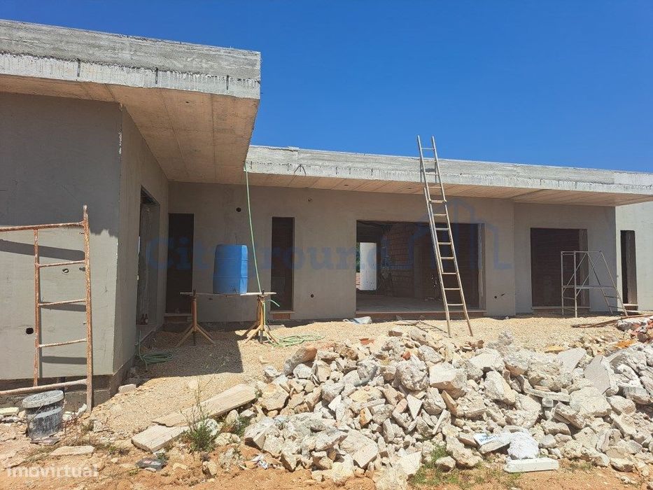 Moradia lote B - Moradia isolada térrea T3 com garagem e piscina em...