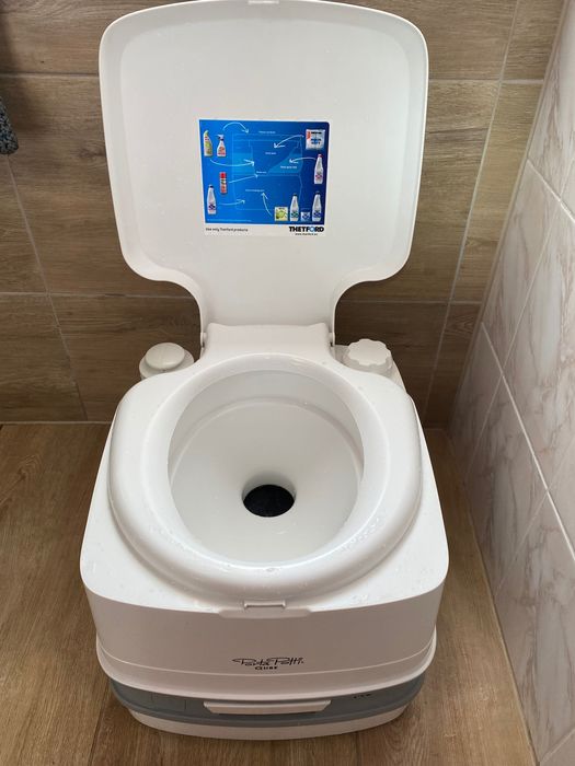 Toaleta Porta Potti Qube 145