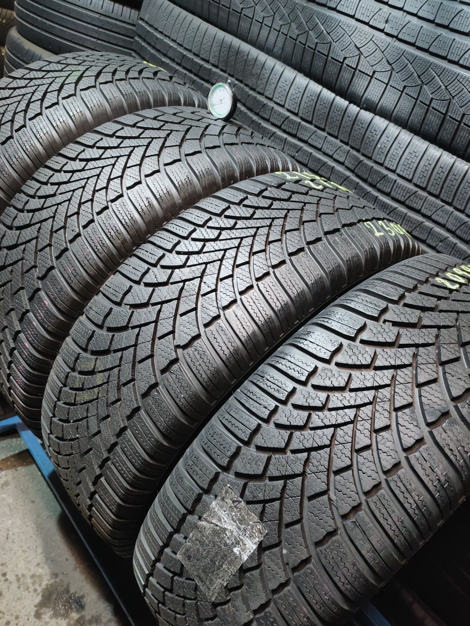 215/60R16 Bridgestone Blizak LM005 z 2021r 7mm
