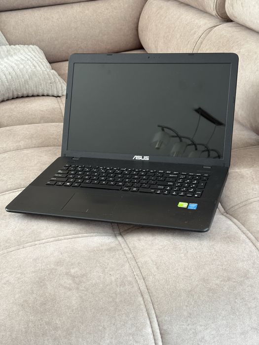 Laptop asus r752l