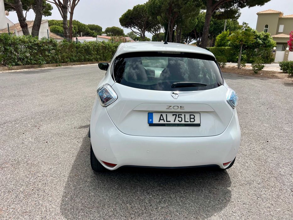 Renault Zoe r 240 life com bateria própria, autonomia urbana 140 kms