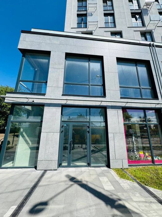 Оренда комерційного приміщення біля дороги Зелена