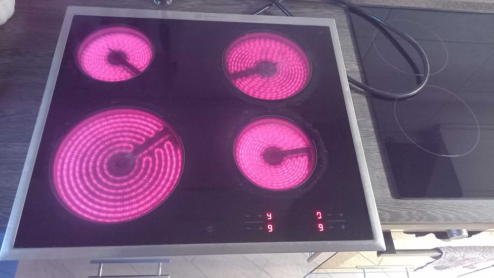 Варочная поверхность Electrolux