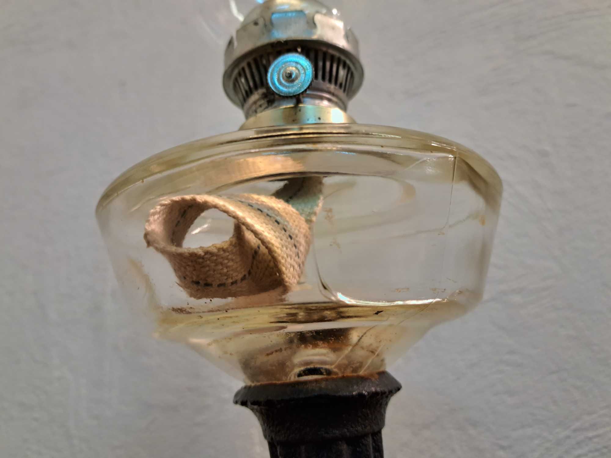 Lampa naftowa stołowa żeliwna szklany pojemnik palnik ocynk knot