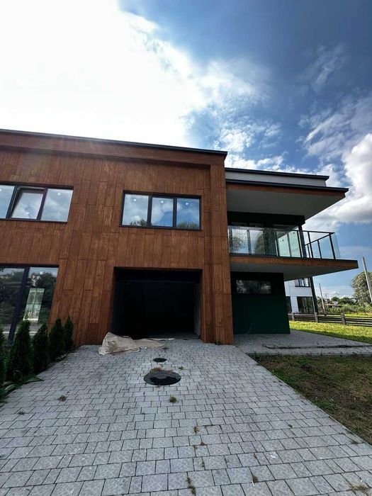 Продаж котеджу, Зубра