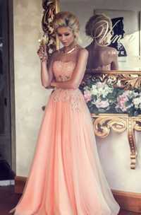 Персикова весільна сукня