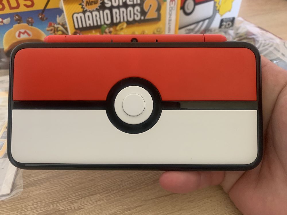 New Nintendo 2DS XL Poke Ball Edition