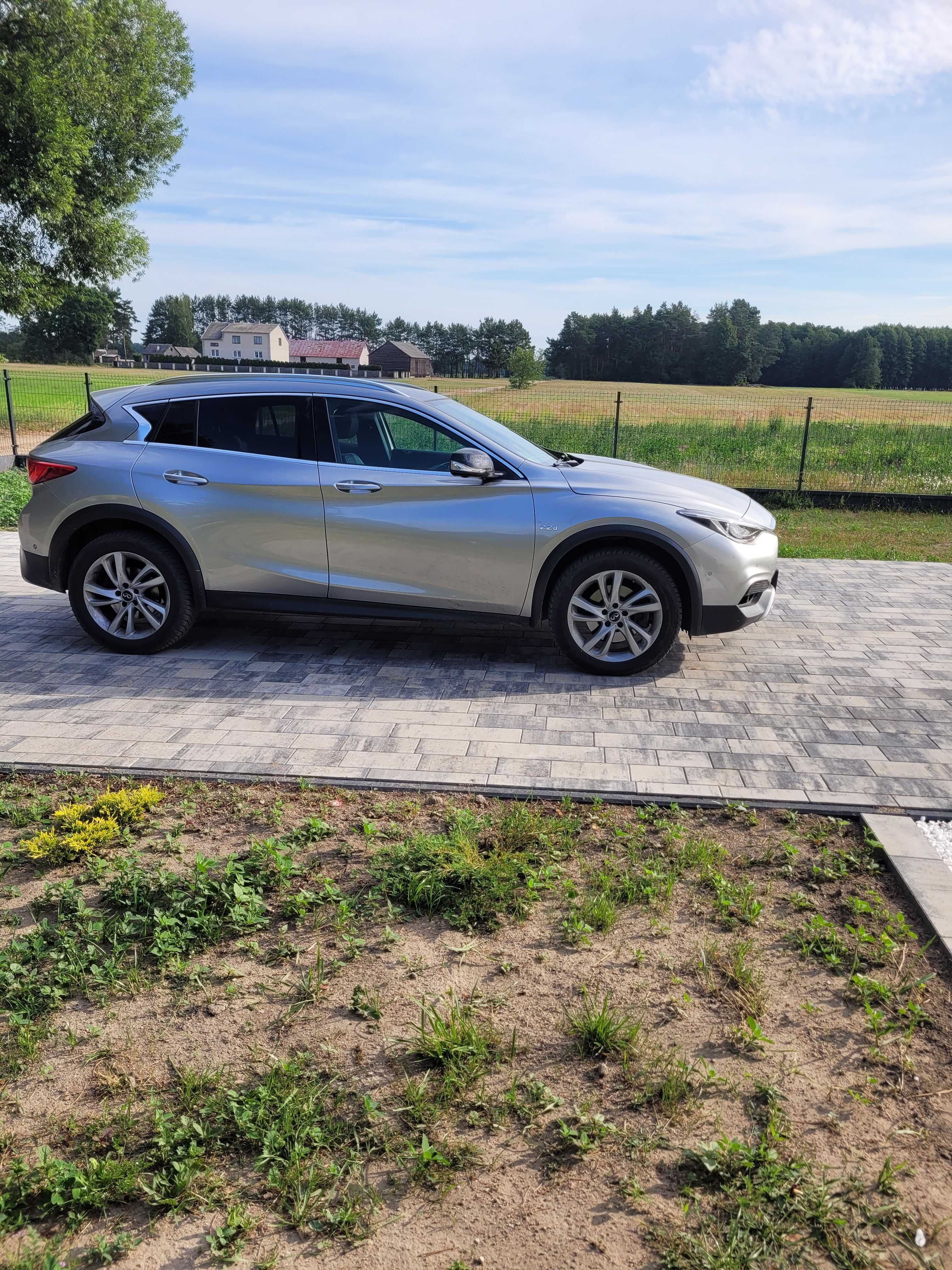 Infiniti qx30, polski salon