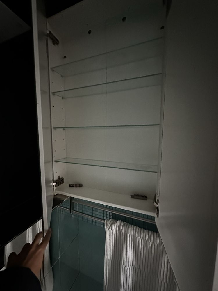 Szafki lazienkowe z lustrami i oswietleniem IKEA