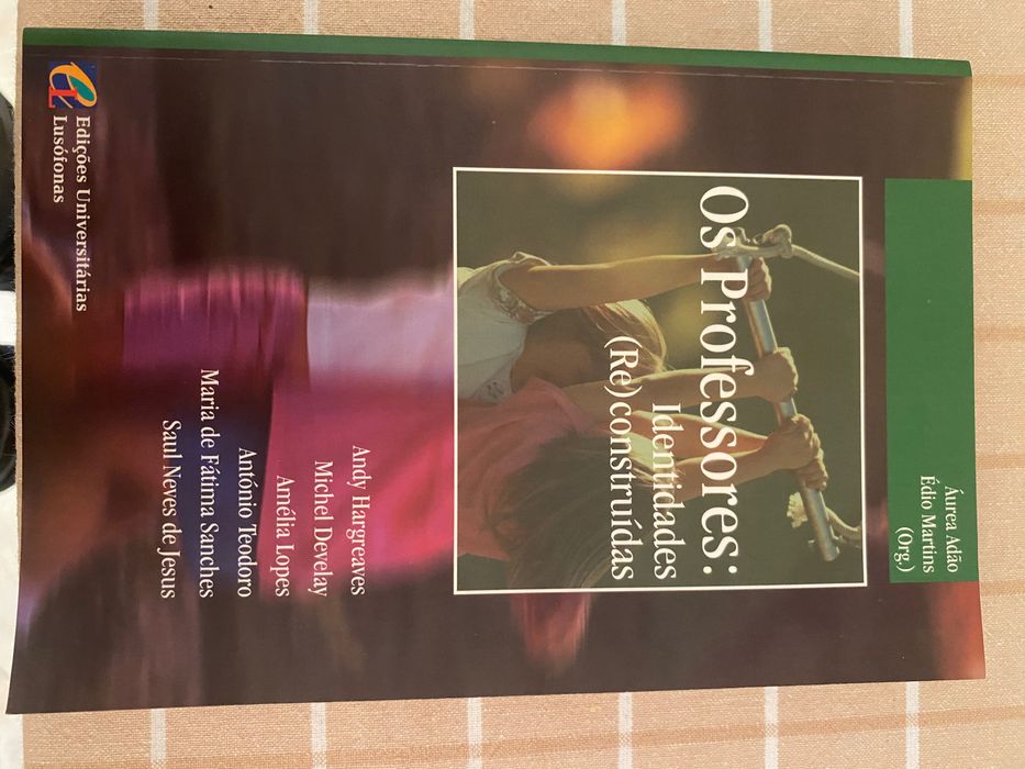 Livro Identidades (Ré) Construídas