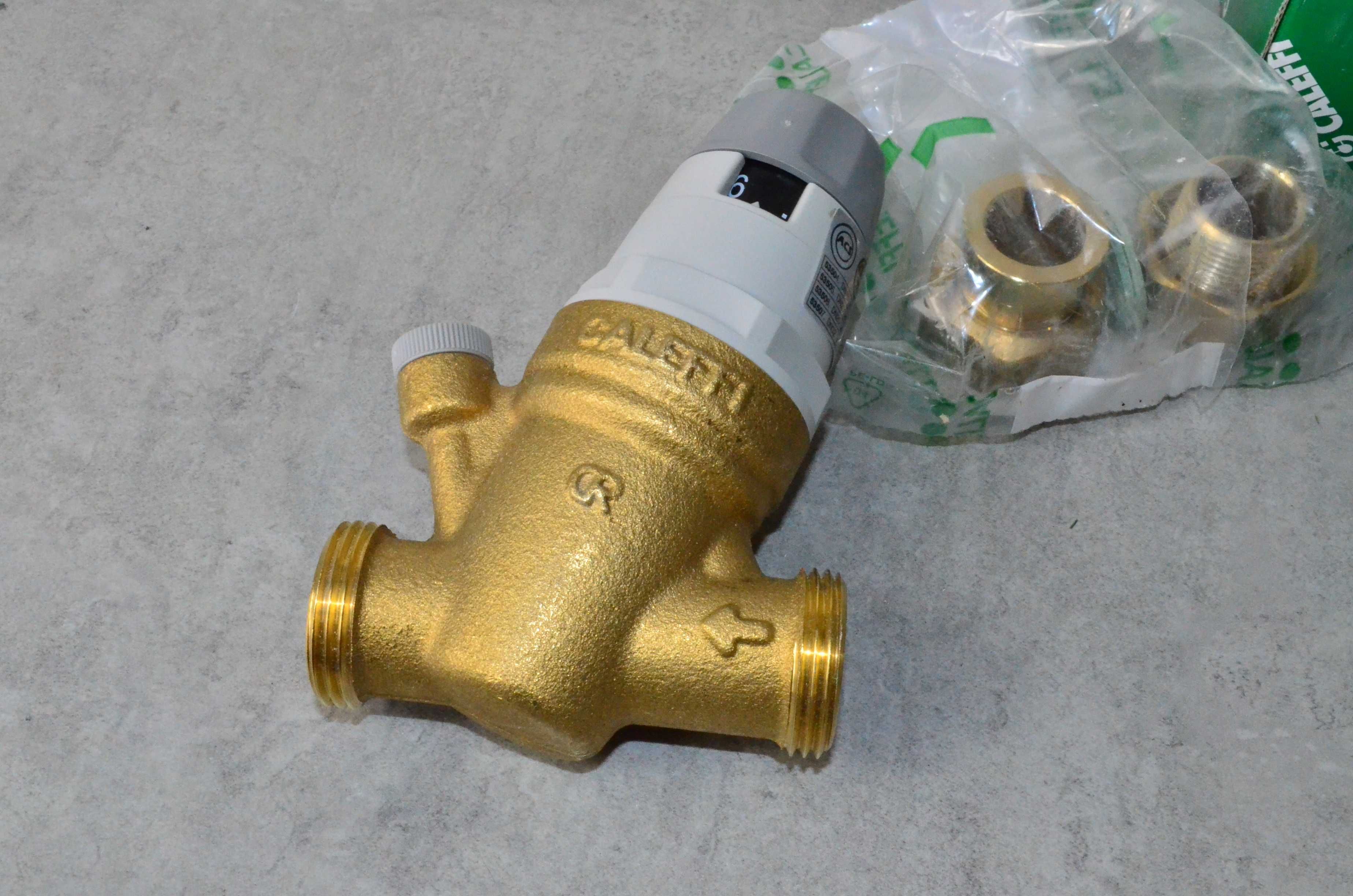 Regulator Ciśnienia z manometrem CALEFFI 3/4"