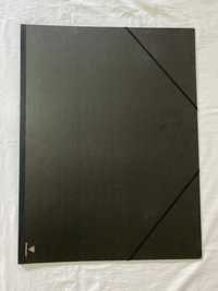 Deska kreślarska z elastycznym
zamknięciem 47x62 cm, czarna
