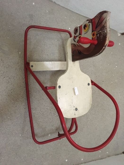 Cavalinho de baloiço em madeira e ferro