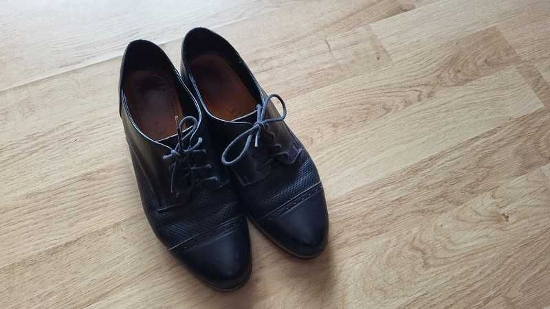 Eleganckie buty wizytowe męskie chłopięce 38 czarne Vera Pelle