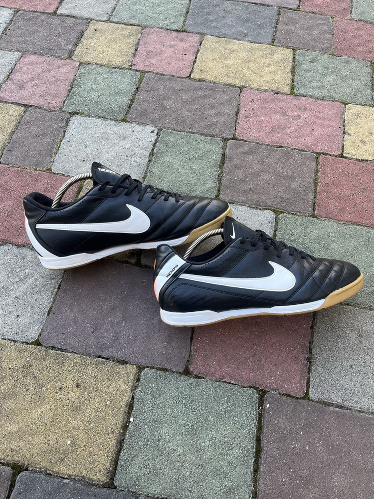 Футзалки Nike Tiempo Бампи Сороконожки