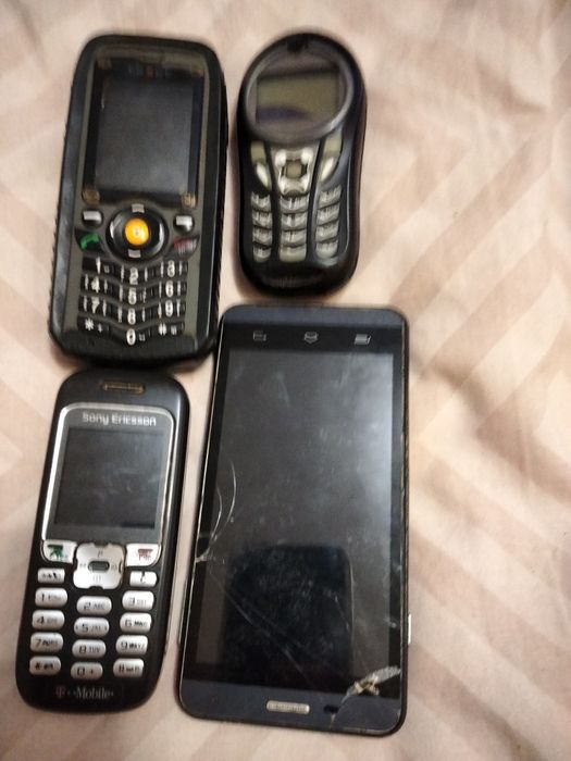 Мобільні телефони на запчастини.