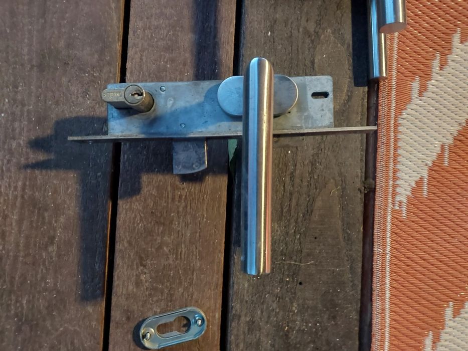 Kompletny zamek  do bram i furtek z klamką i wkładką