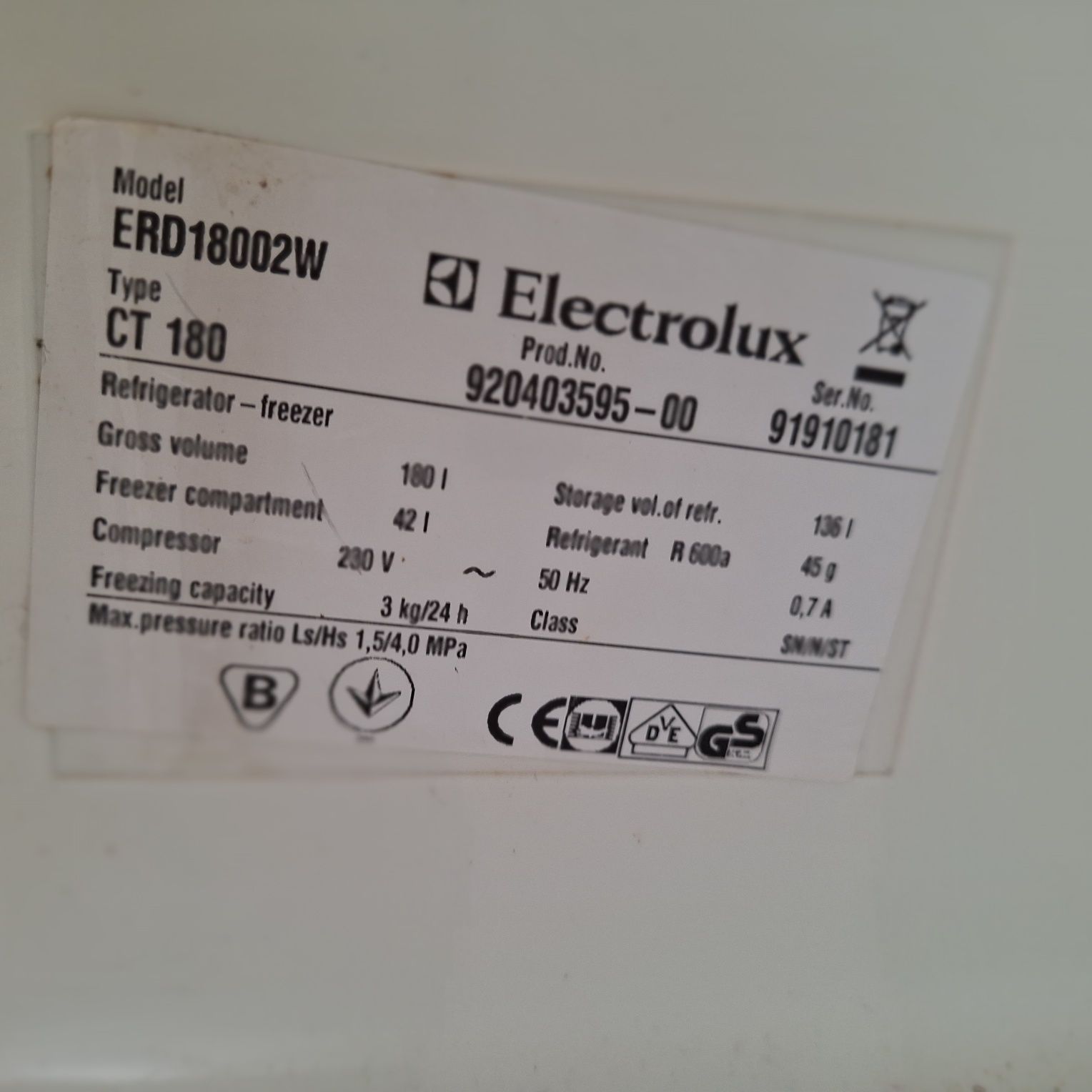Lodówka Elektrolux z zamrażalnikiem.