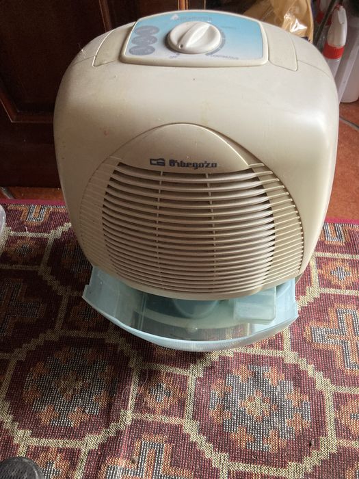 Desumidificador em bom estado de funcionamento