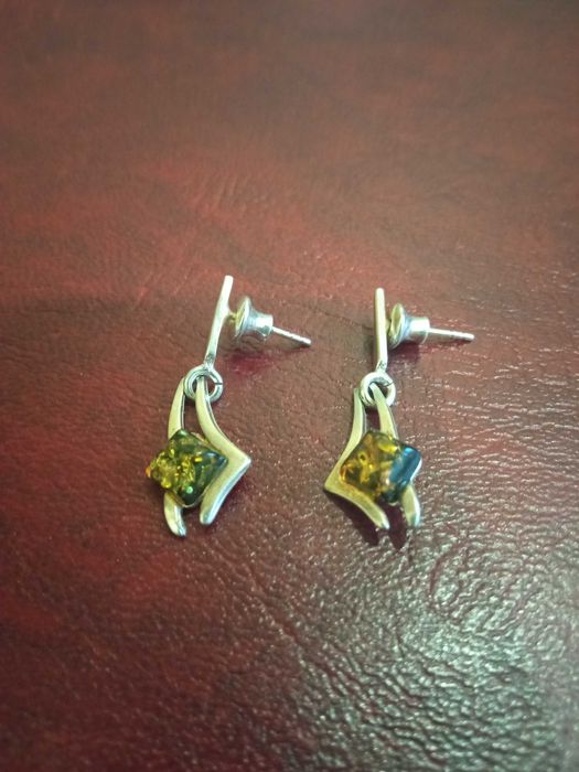 Серебряные серьги 925 проба 2.6 грамма ,с желтым камнем, изящные