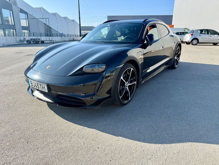 Porsche Taycan Cross Turismo 4