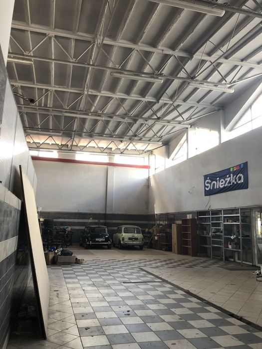 Obiekt handlowo–usługowo–magazynowy z dużym placem w Stąporkowie