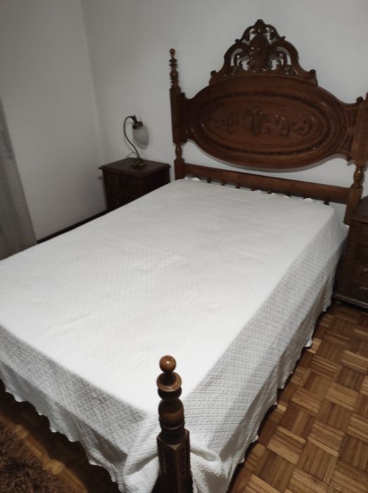 Vendo cama de madeira vintage D. João V