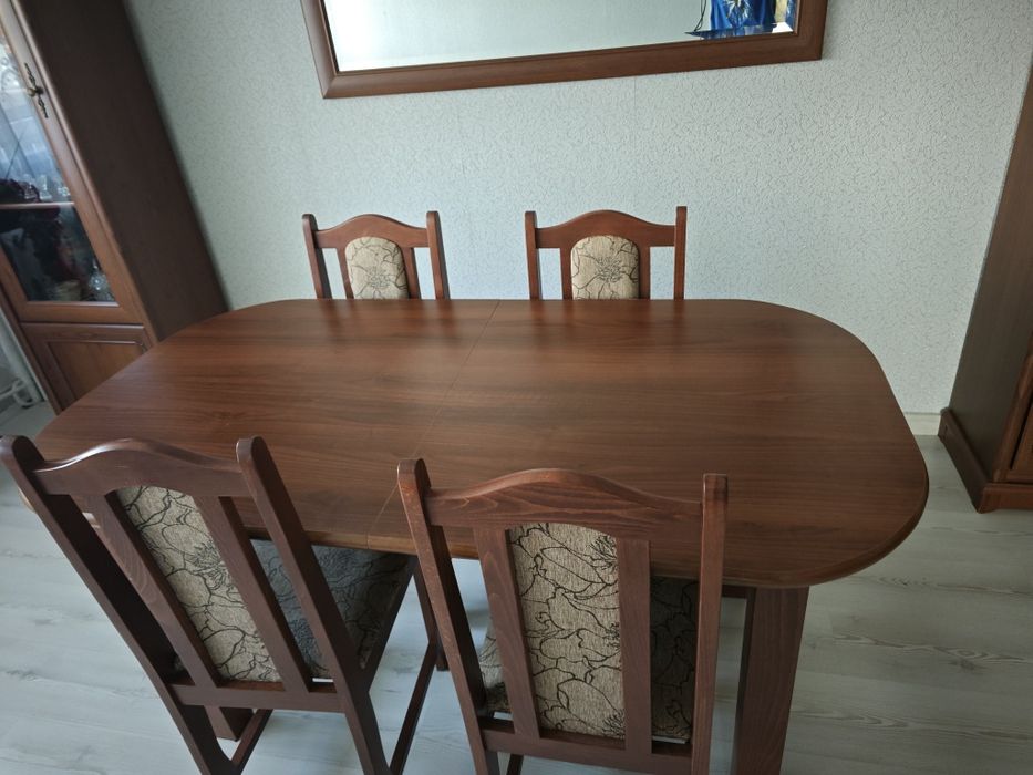 Sprzedam stół plus 6 krzeseł