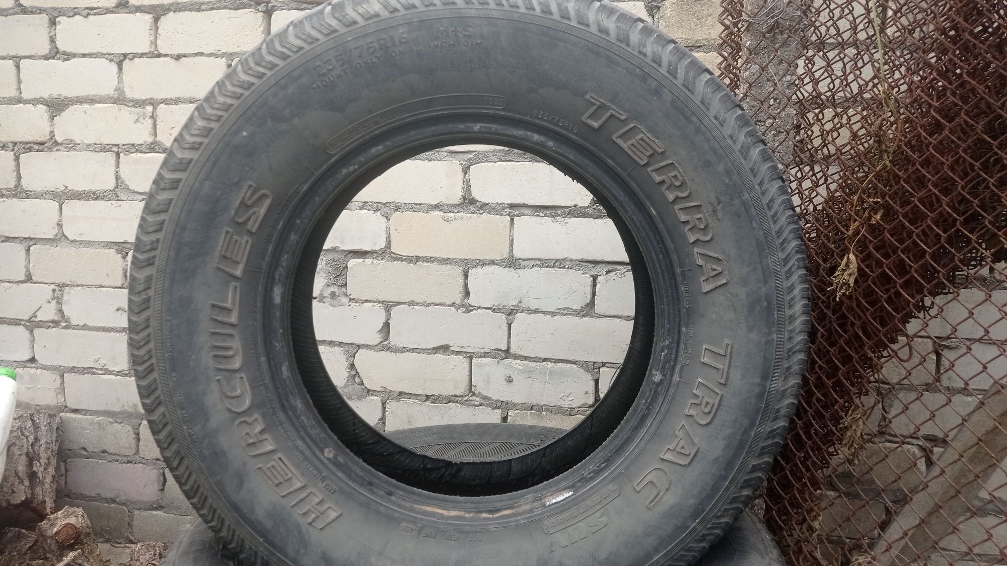 Резина 235/75/16