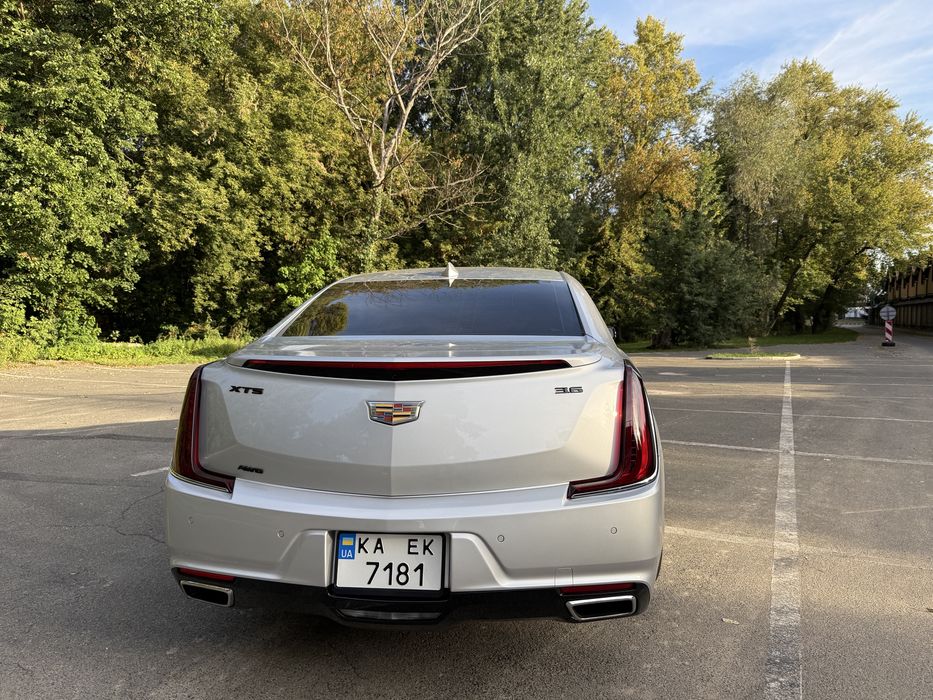 Cadillac XTS  V6  AWD  Luxury
