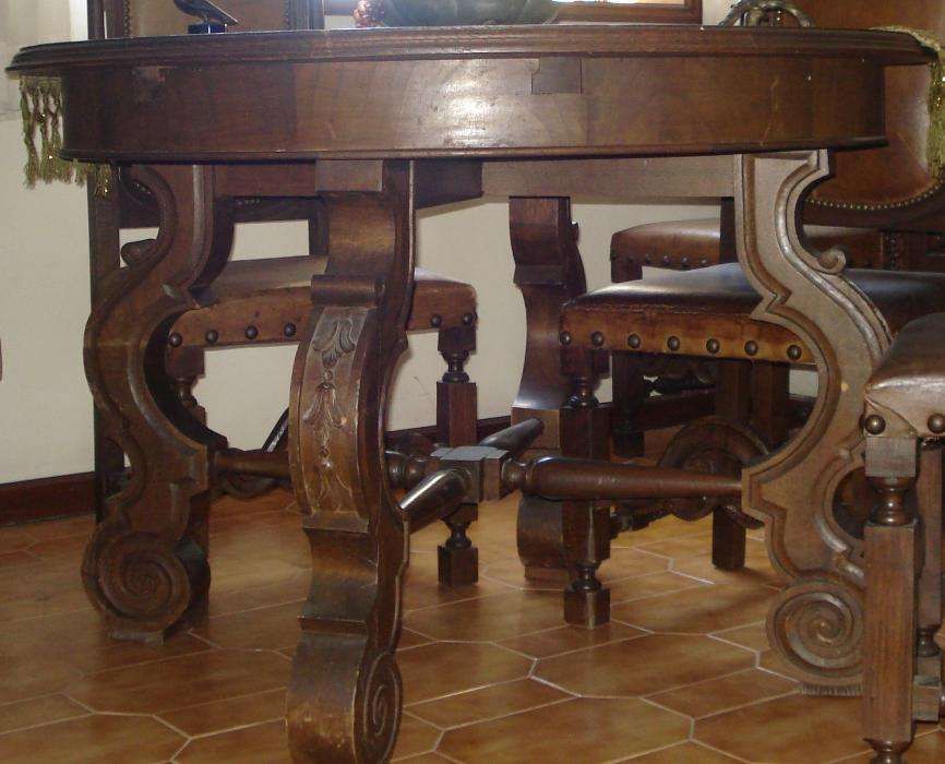 Mesa de sala de jantar e 8 cadeiras