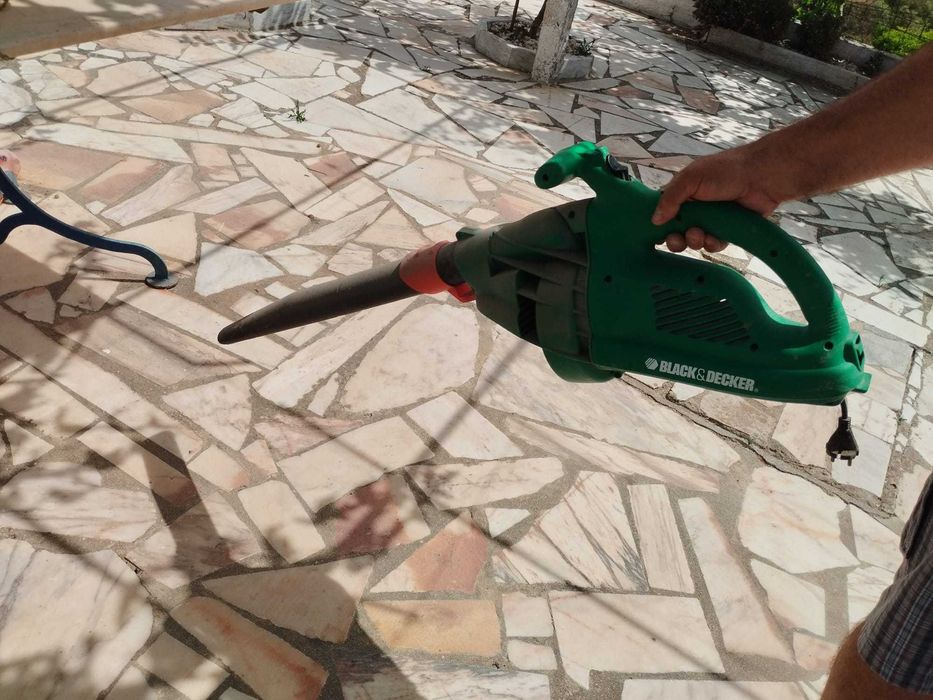 Aspirador-suprador Black & Decker electrico com saco