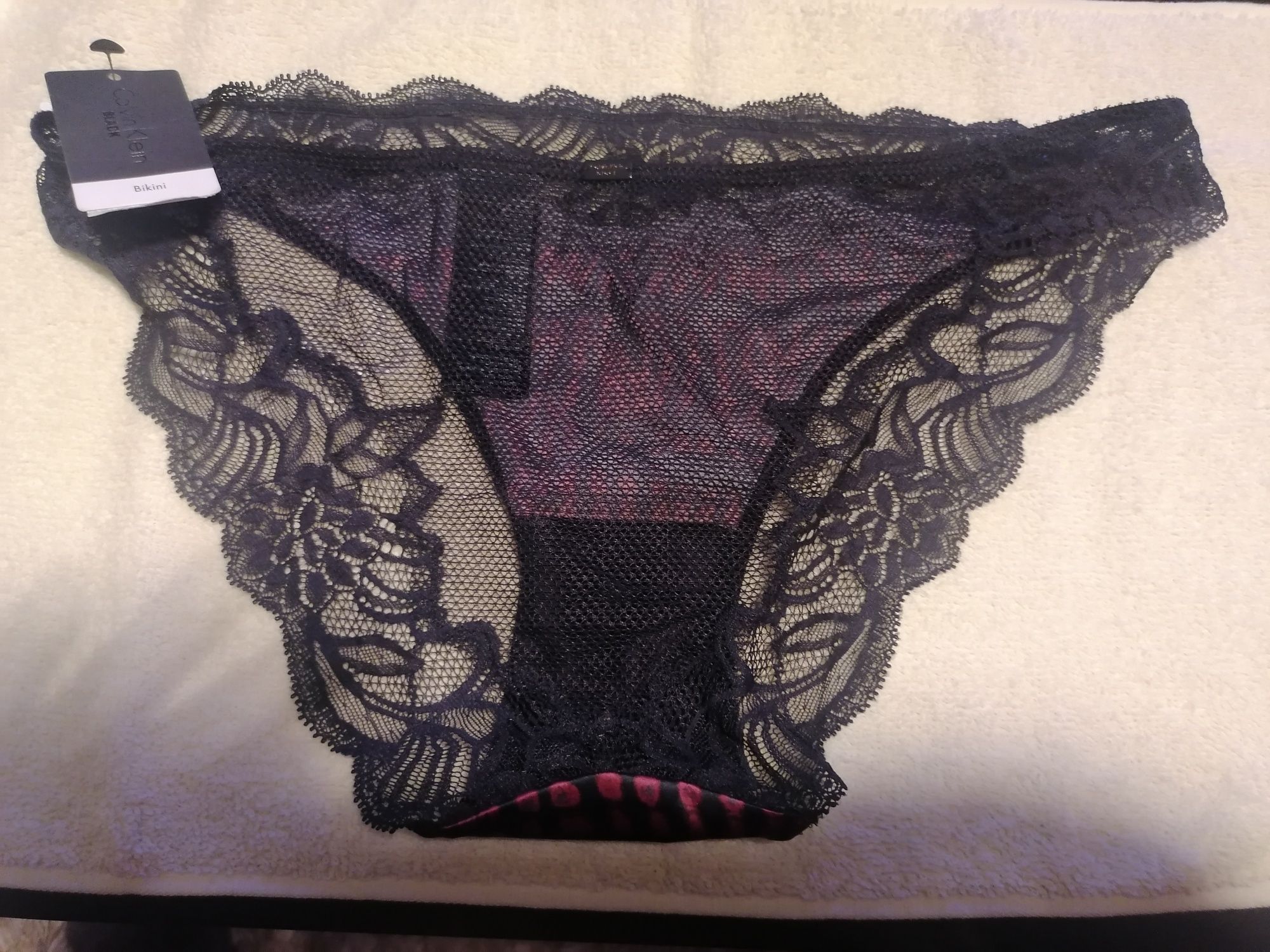 Calvin Klein majtki damskie. Rozmiar M