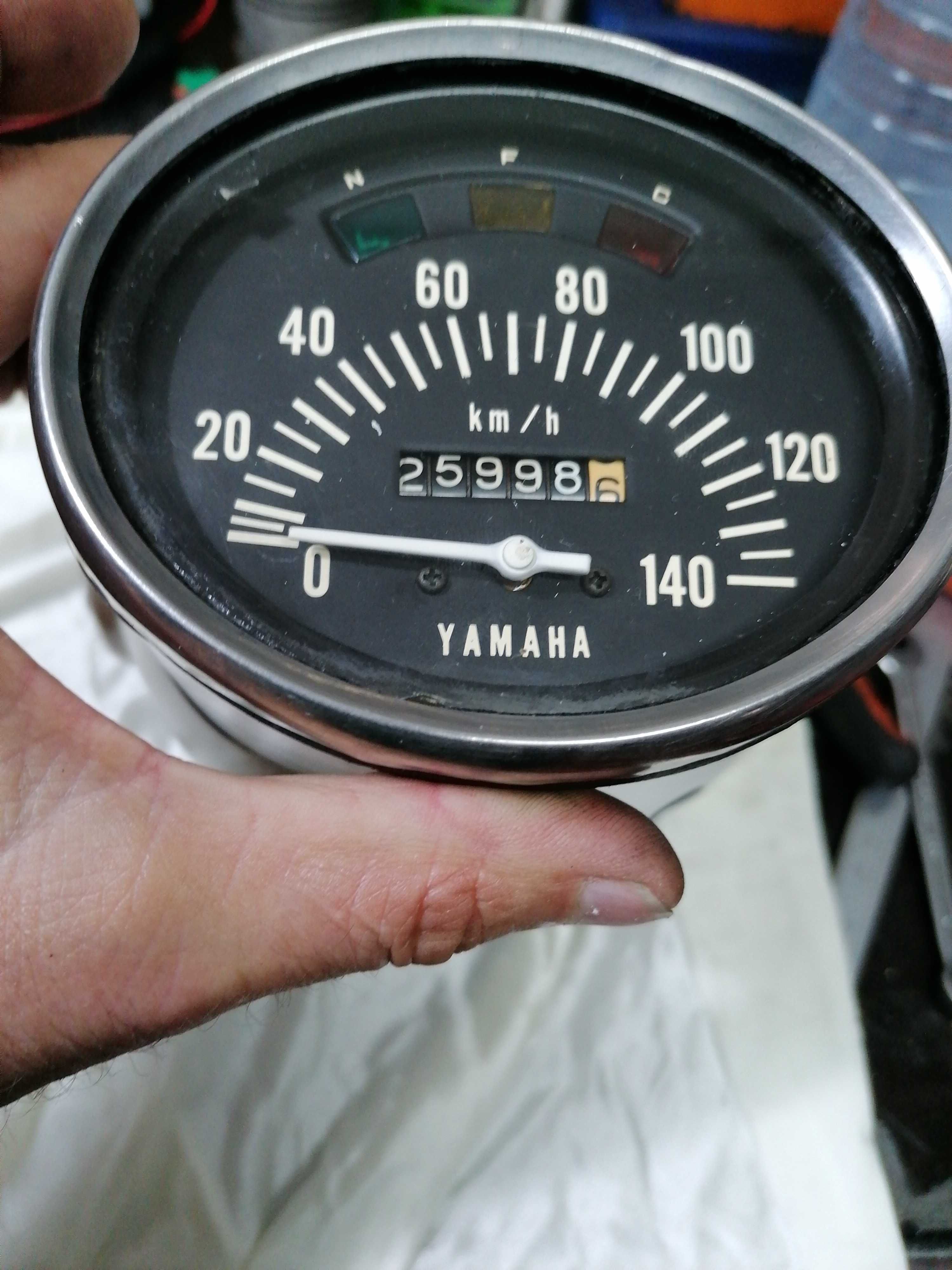 Farol com conta quilómetros Yamaha A7