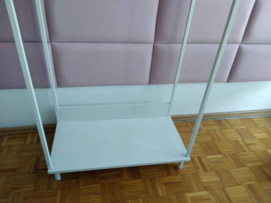 Metalowa, biała szafa szkieletowa ikea, z drążkiem, regulowane nóżki