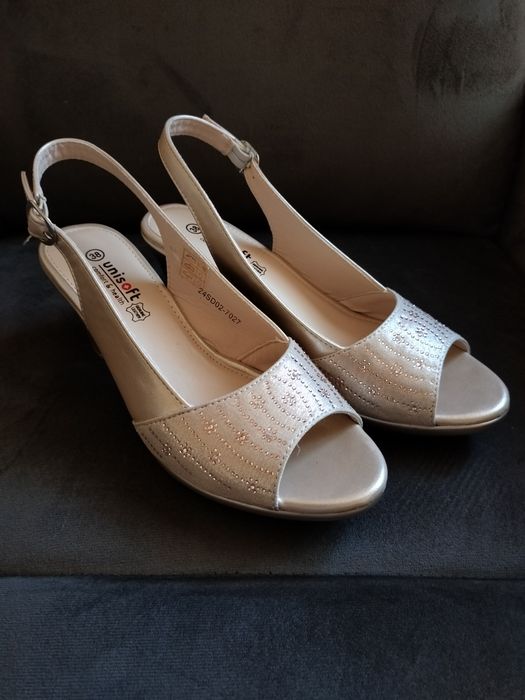 Eleganckie buty na małym obcasie